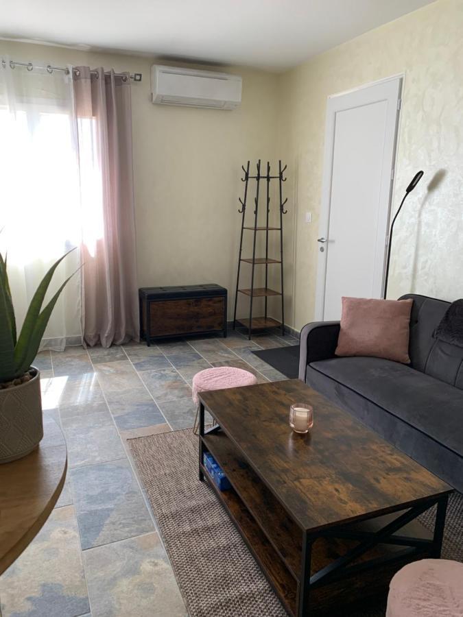 Studio Independant Avec Piscine Et Jardin L'Abergement-Sainte-Colombe ภายนอก รูปภาพ